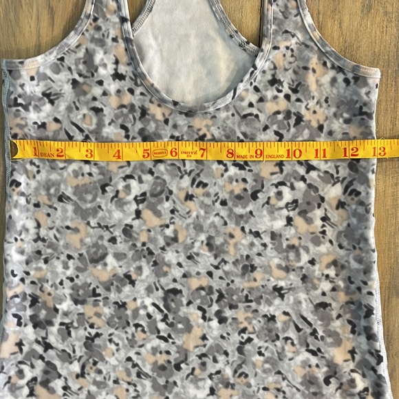 Lululemon - Picture 3 of 5